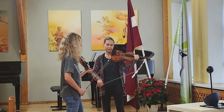 Arvīda Žilinska Jēkabpils Mūzikas skolas vijoles spēles pedagoģes Madaras Liepiņas meistarklases